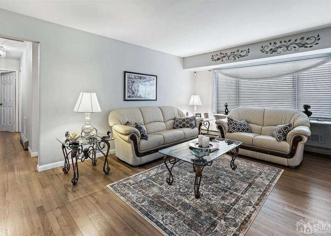 7 Robinhood Dr, Sayreville, NJ 08859