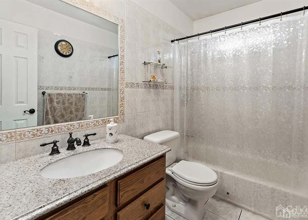 7 Robinhood Dr, Sayreville, NJ 08859