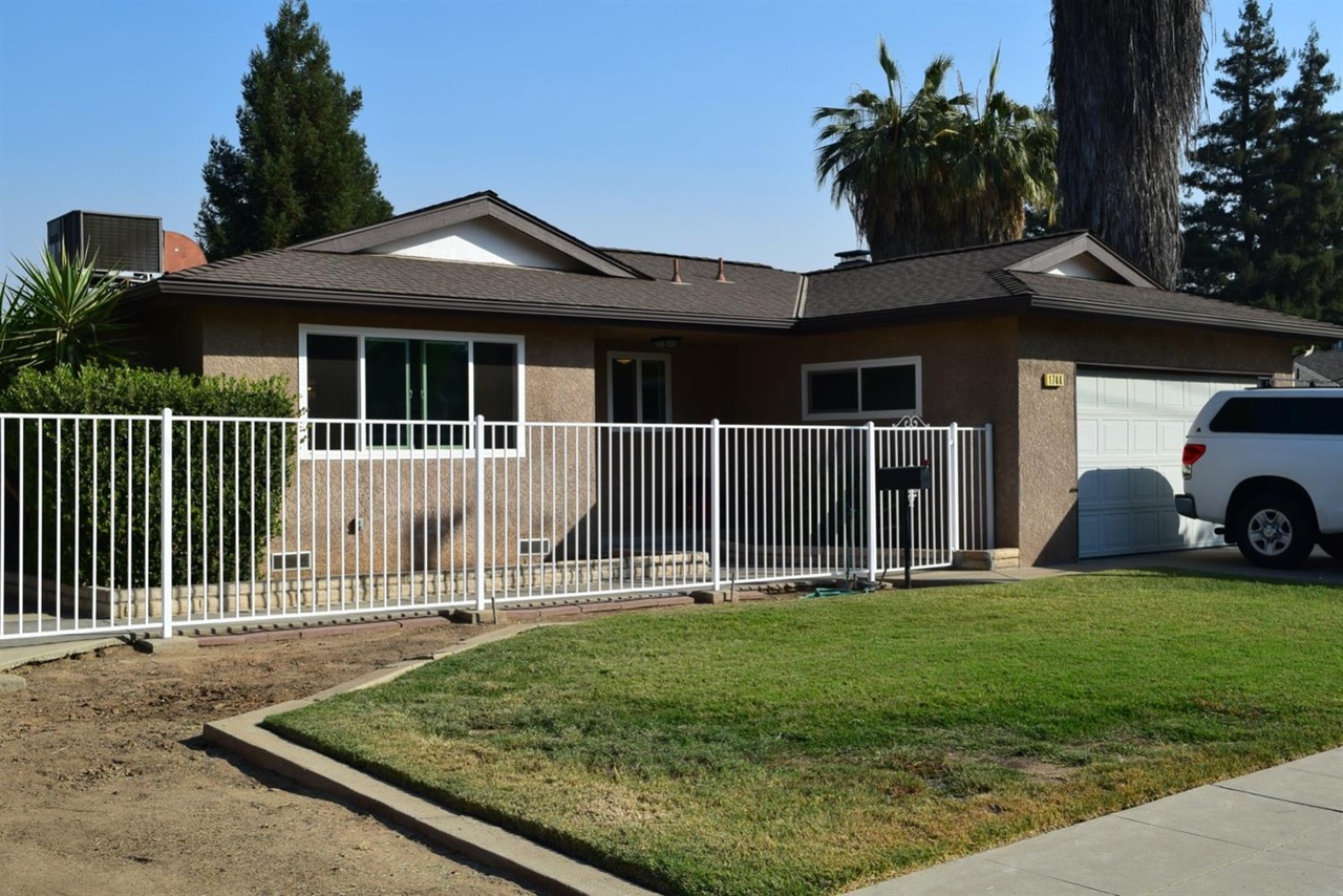 1744 E Sierra Ave, Fresno, CA 93710 | MLS# 549808 | Redfin