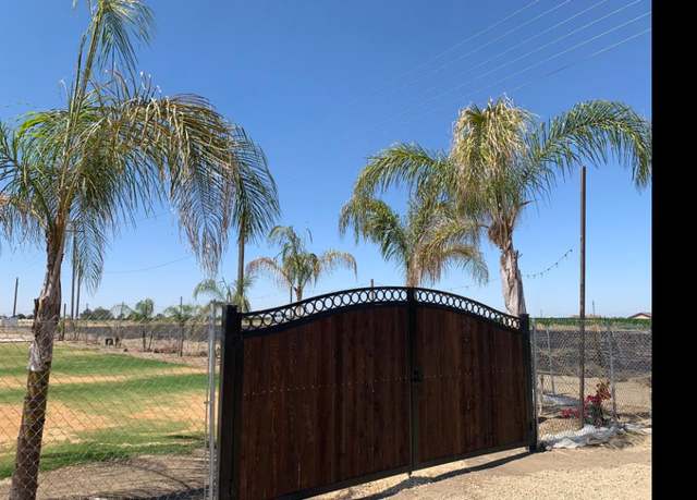 Property at 70 E Harlan Ave, Laton, CA 93242