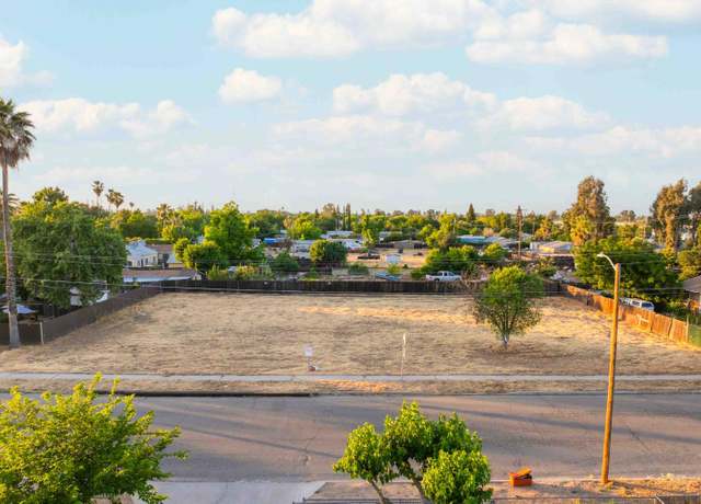 Property at 2214 W Hedges Ave, Fresno, CA 93728