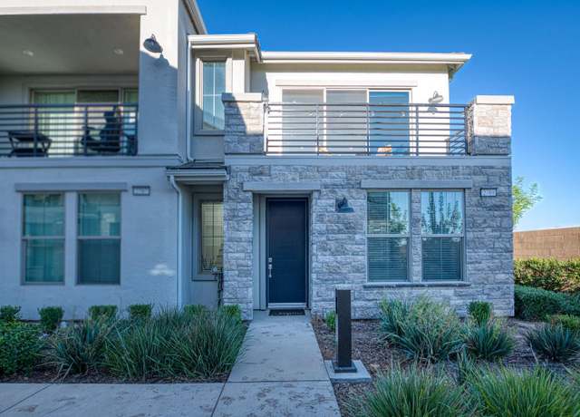 Property at 2789 E Tamarind Dr, Fresno, CA 93730, 2 beds, 2 baths