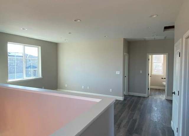 Property at 151 N Miami Ave, Fresno, CA 93722, 3 beds, 2.5 baths