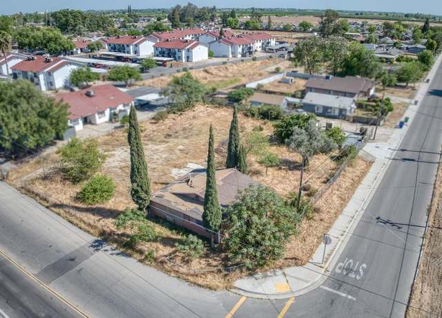 Property at 2695 Nebraska Ave, Selma, CA 93662, 2 beds, 1 bath