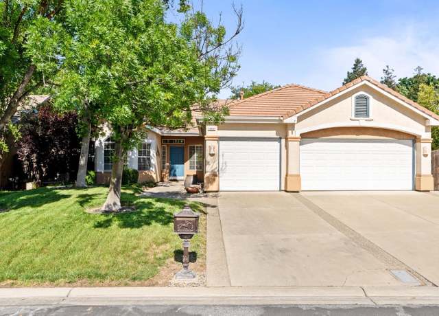 Property at 10597 E Fieldstone Ave, Clovis, CA 93619, 2 beds, 2 baths