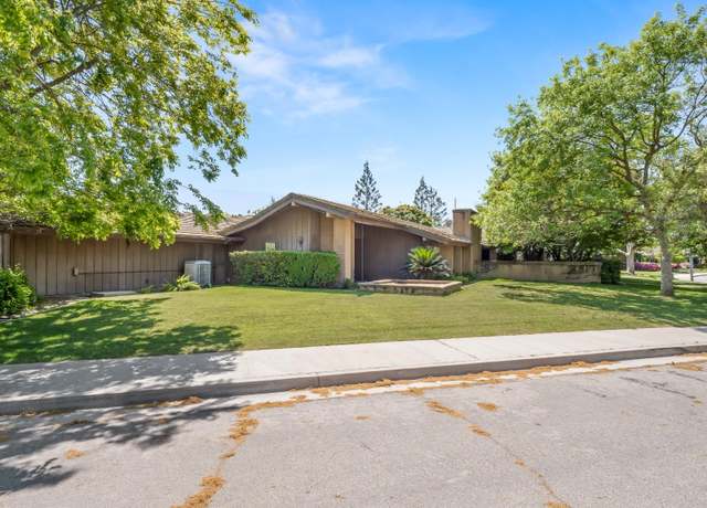 Property at 2414 Country Club Ln, Selma, CA 93662, 3 beds, 2 baths