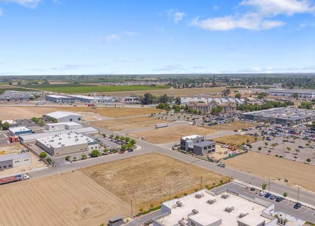 Property at 1959 Morgan Dr, Kingsburg, CA 93631