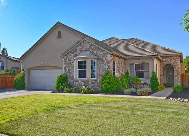 Property at 2639 Escalon Ave, Clovis, CA 93611, 4 beds, 2.75 baths
