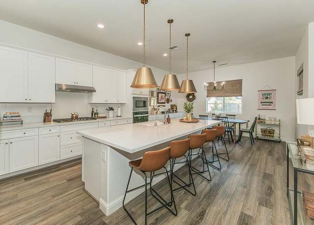 Property at 2922 19th Ave, Kingsburg, CA 93631, 3 beds, 2.75 baths