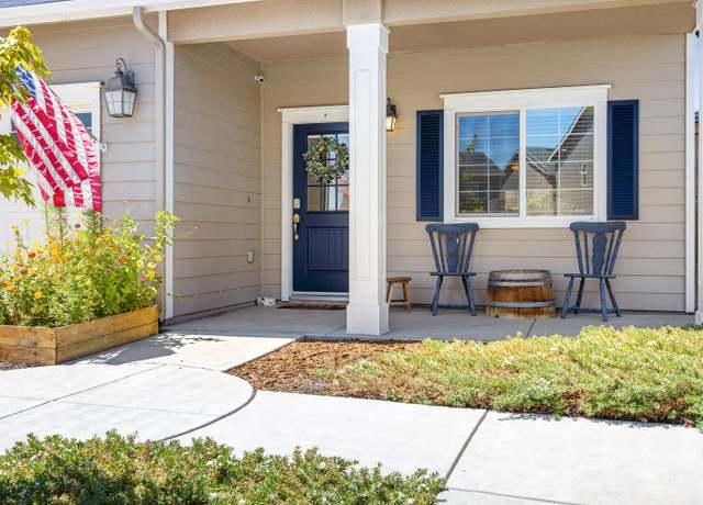 Property at 4053 Rialto Ave, Clovis, CA 93619, 4 beds, 2.5 baths