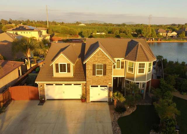 Property at 10967 E Promontory Way, Clovis, CA 93619, 4 beds, 3 baths