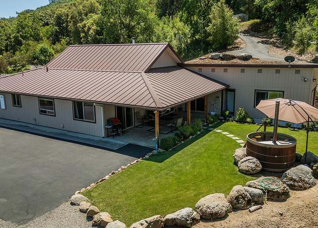 Property at 47907 Golden Rock Dr, Oakhurst, CA 93644, 3 beds, 2 baths