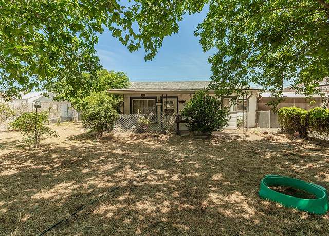 Property at 329 W Rialto Ave, Clovis, CA 93612, 3 beds, 2 baths