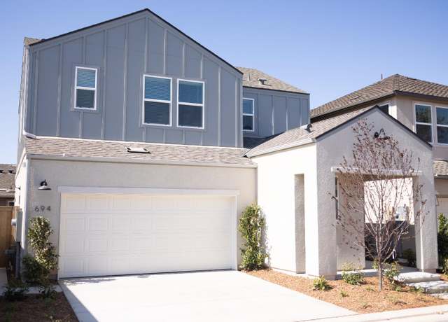 Property at 694 Alexis Way, Madera, CA 93636, 3 beds, 2.5 baths