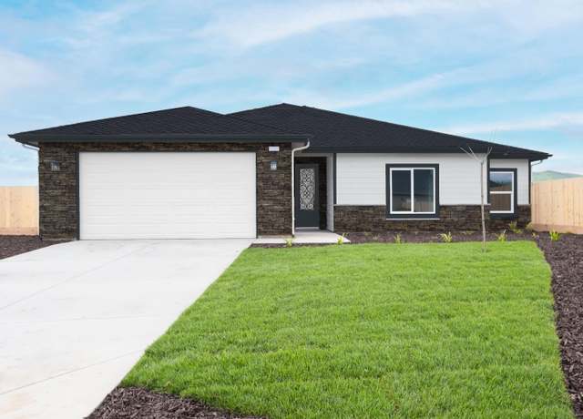 Property at 1026 N Walnut St, Woodlake, CA 93286, 4 beds, 2 baths