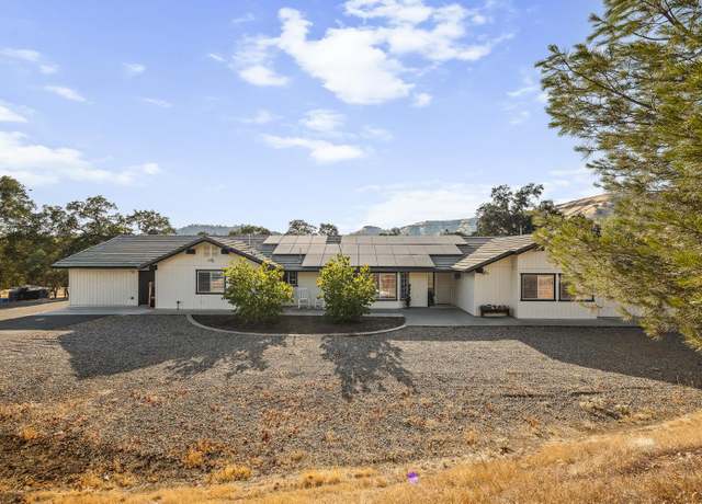 Property at 21631 Frontier Rd, Clovis, CA 93619, 5 beds, 2.75 baths