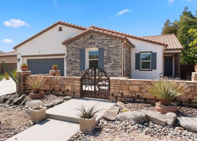 Property at 1452 N Ryan Ave, Clovis, CA 93619, 5 beds, 2.5 baths