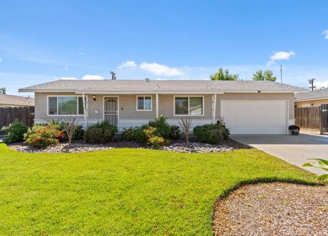Property at 413 W Burlwood Ln, Lemoore, CA 93245, 3 beds, 2 baths