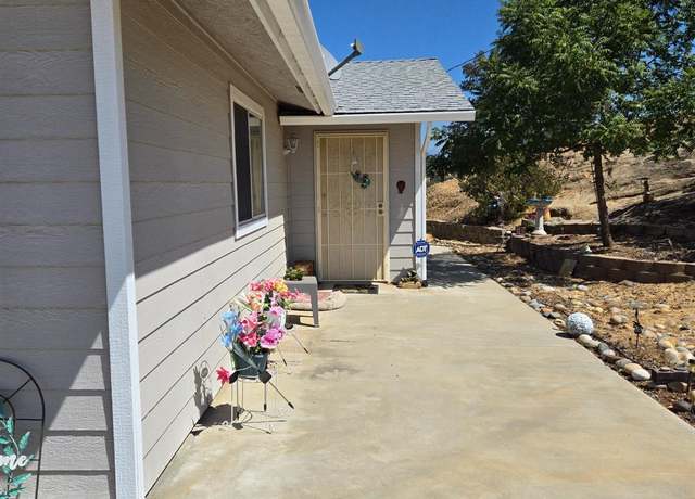 Property at 39925 Lilley Mountain Dr, Coarsegold, CA 93614, 3 beds, 2 baths