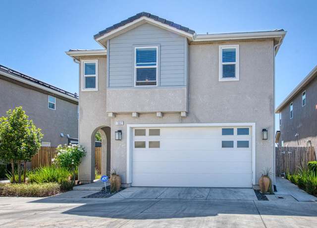 Property at 1992 Kelly Ln, Clovis, CA 93611, 3 beds, 2.5 baths