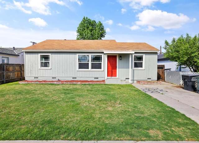 Property at 901 S S Burke St, Visalia, CA 93292, 3 beds, 1 bath
