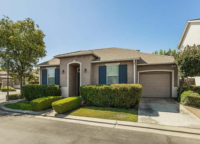 Property at 704 W Riviera Ln, Clovis, CA 93619, 3 beds, 2 baths