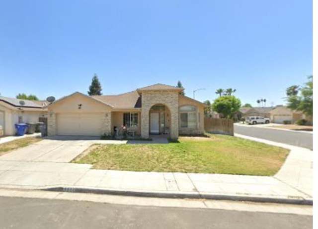 Property at 5677 W Lamona Ave, Fresno, CA 93722, 4 beds, 2 baths