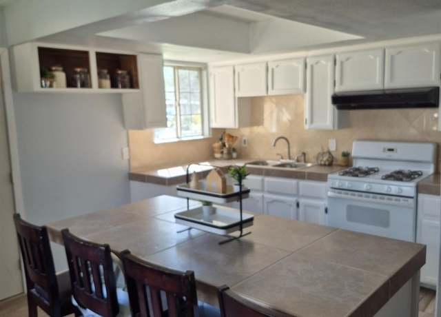 Property at 27261 Stanford Ave, Madera, CA 93637, 3 beds, 2 baths