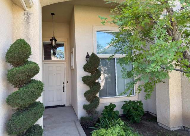Property at 8649 N Backer Ave, Fresno, CA 93720, 5 beds, 4 baths