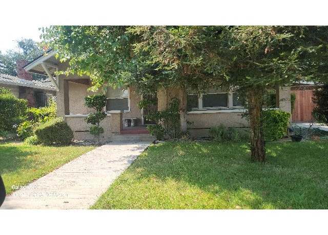 Property at 718 E Clinton Ave, Fresno, CA 93704, 5 beds, 1.5 baths