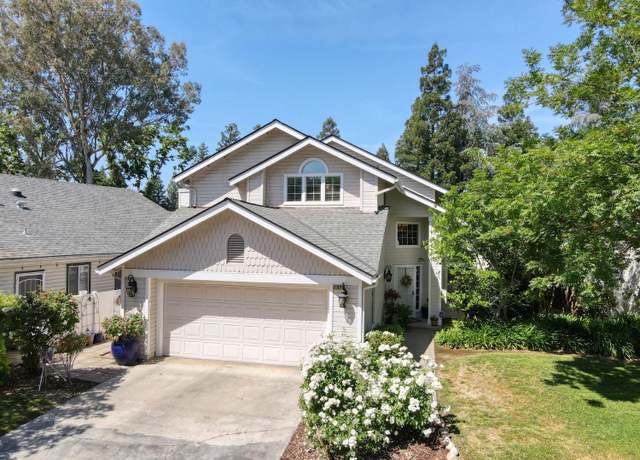 Property at 9162 N Woodlawn Dr, Fresno, CA 93720, 3 beds, 2.75 baths