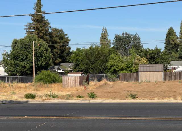 Property at 134 Sunnyside Ave, Clovis, CA 93611