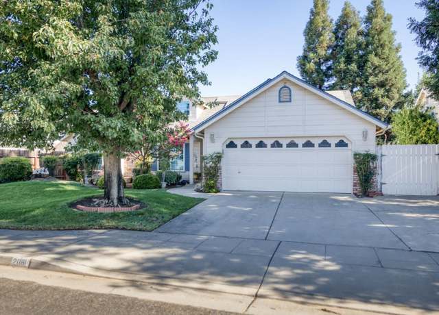 Property at 2081 Birch Ave, Clovis, CA 93611, 3 beds, 2 baths