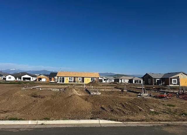 Property at 1172 Creekside Pl W, Porterville, CA 93257, 5 beds, 3 baths