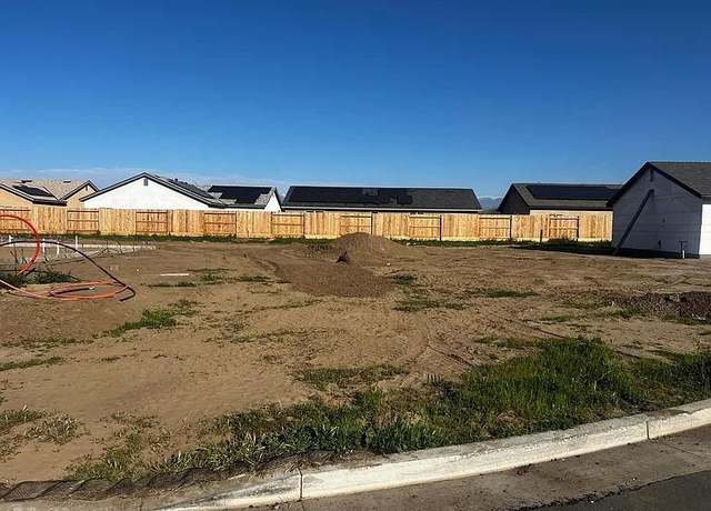 Property at 1154 Ohio Pl W, Porterville, CA 93257, 4 beds, 2 baths