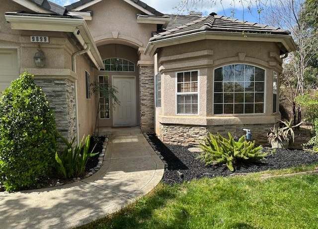 Property at 9899 N Backer Ave, Fresno, CA 93720, 3 beds, 2 baths