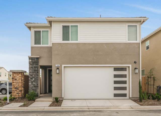 Property at 1104 Encore Way W, Madera, CA 93636, 3 beds, 2.5 baths