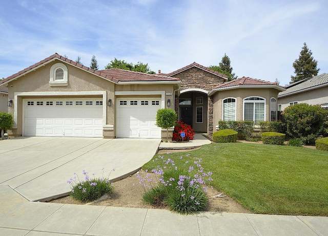 Property at 2888 E Muncie Ave, Fresno, CA 93720, 3 beds, 2 baths