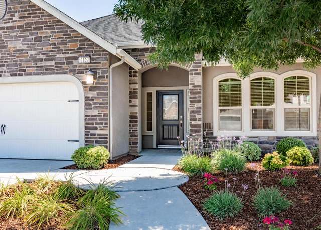 Property at 2129 La Canada Ave, Clovis, CA 93619, 3 beds, 2 baths