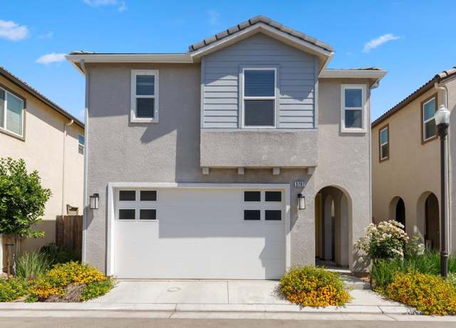 Property at 3767 Longford Way, Clovis, CA 93619, 3 beds, 2.5 baths