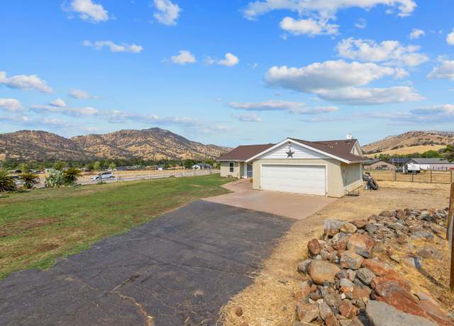 Property at 7272 Lupine Dr, Sanger, CA 93657, 3 beds, 2 baths