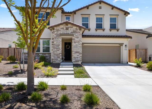 Property at 560 Overstone Ave, Madera, CA 93636, 5 beds, 3 baths