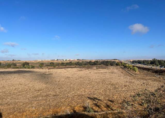 Property at 204 W Bluff Ave, Fresno, CA 93711