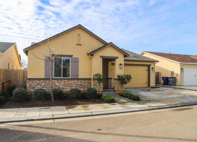 Property at 6575 E Fern Ave, Fresno, CA 93727, 4 beds, 2 baths