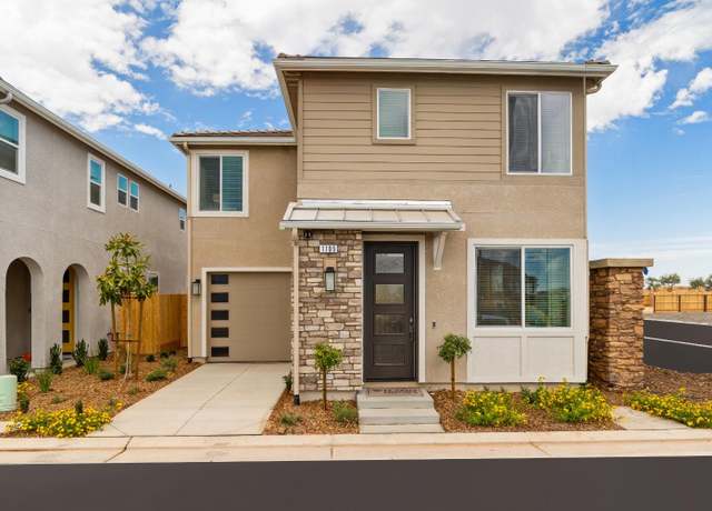 Property at 195 Nabors Dr S, Madera, CA 93636, 3 beds, 2.5 baths