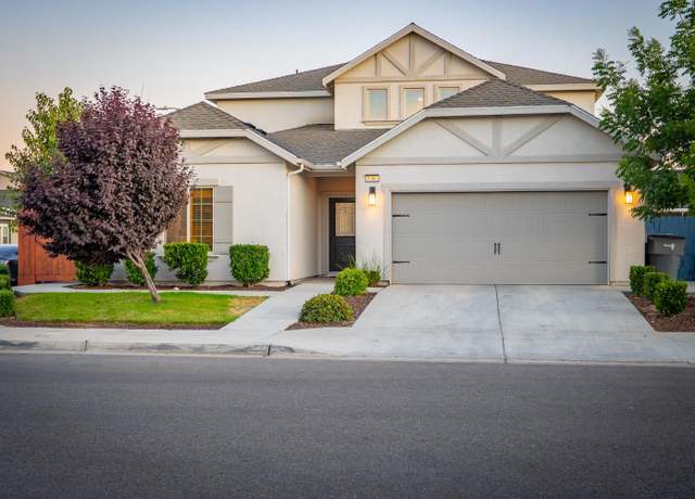 Property at 5986 E Pitt Ave, Fresno, CA 93727, 4 beds, 3.5 baths