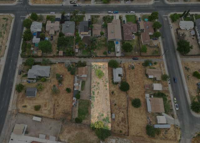 Property at 207 Ballpark Aly, Hanford, CA 93230