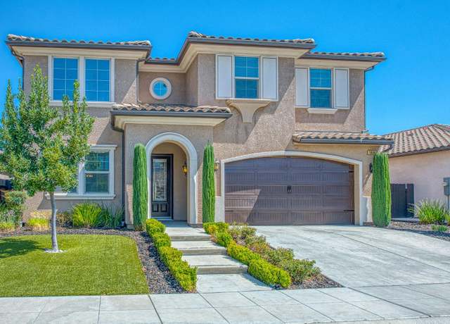 Property at 1808 E Benvenuto Dr, Fresno, CA 93730, 5 beds, 4.75 baths