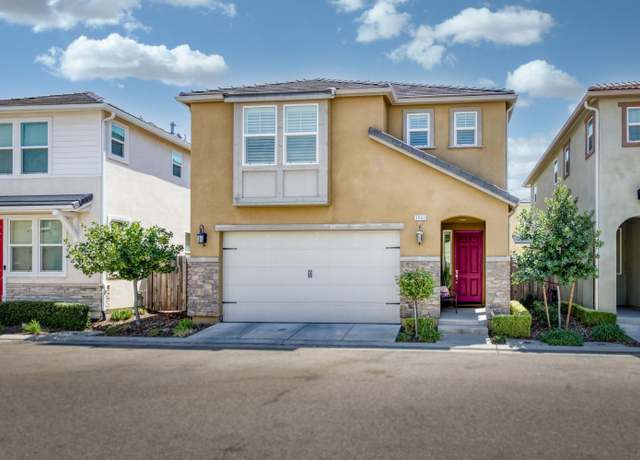Property at 3562 Magnificent Way, Clovis, CA 93619, 3 beds, 2.5 baths