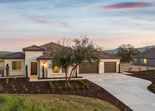 Property at 19710 Ventana Hills Dr, Clovis, CA 93619, 4 beds, 3.5 baths